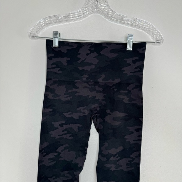 Spanx seamless camo print high waisted legging small - Picture 2 of 5